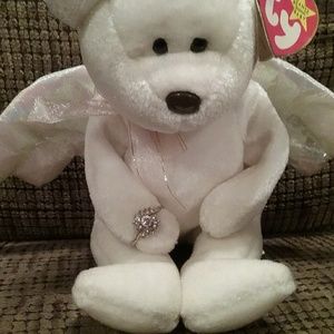 Diamonds "halo" the angel bear